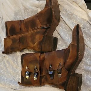 Donald Pliner Boots